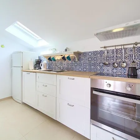 Apartment In Mit Grill Baska (Krk)